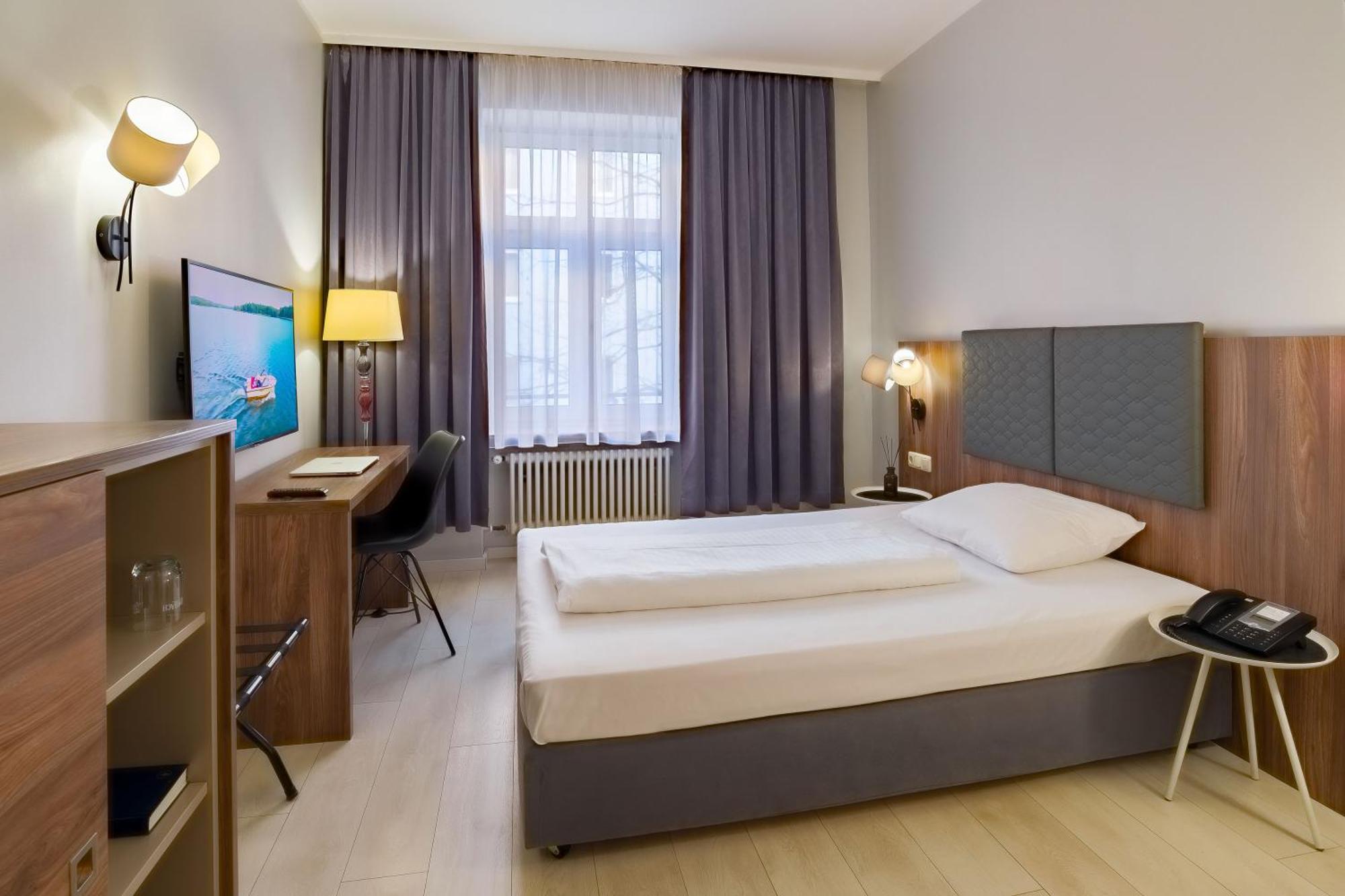 Single Room,1211973694:JPEG
