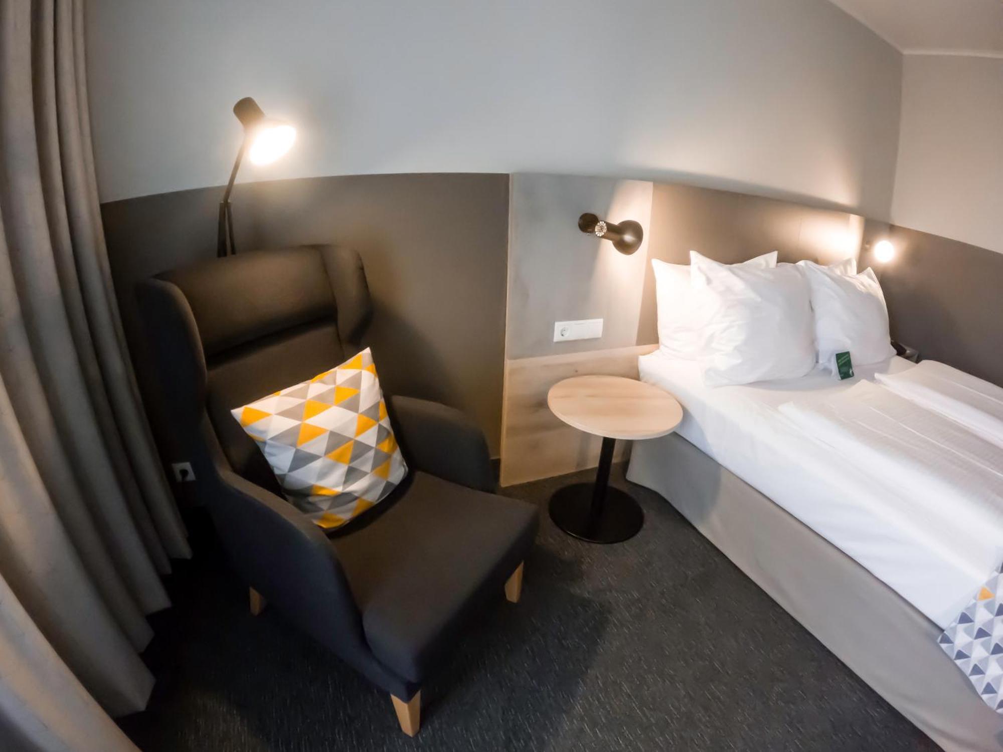 Premium Queen Room with Balcony,1705637934:JPEG